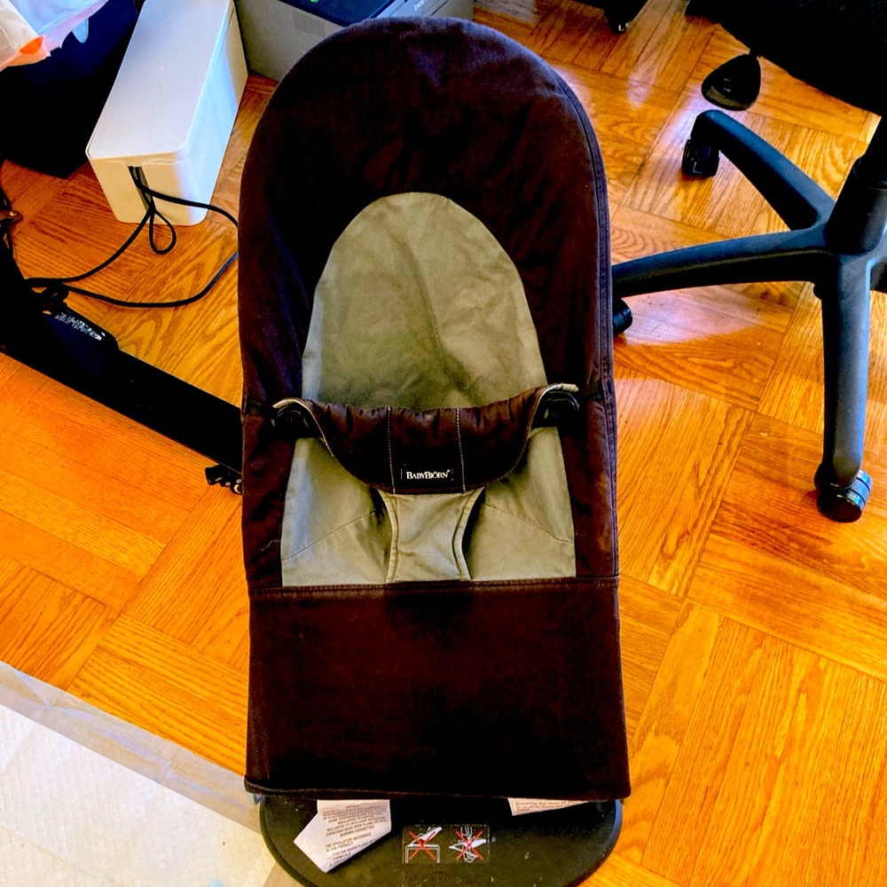 Black and grey Baby Bjorn bouncer- excellent used condition.